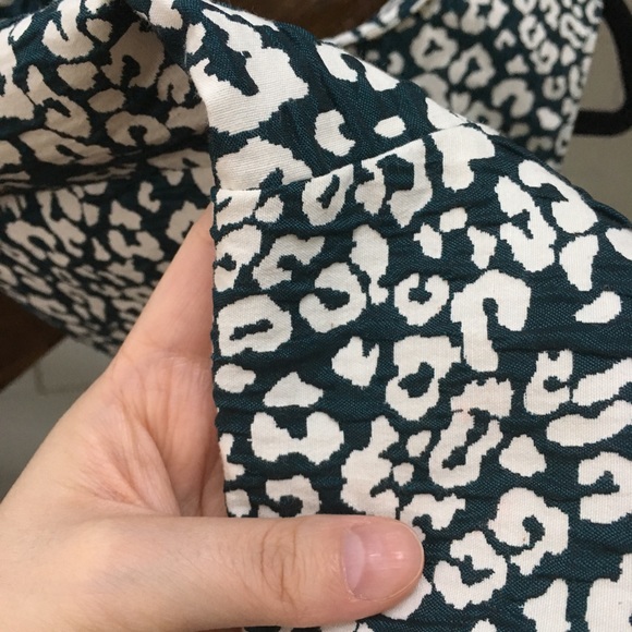 Stunning green leopard peplum crop top - Picture 4 of 6